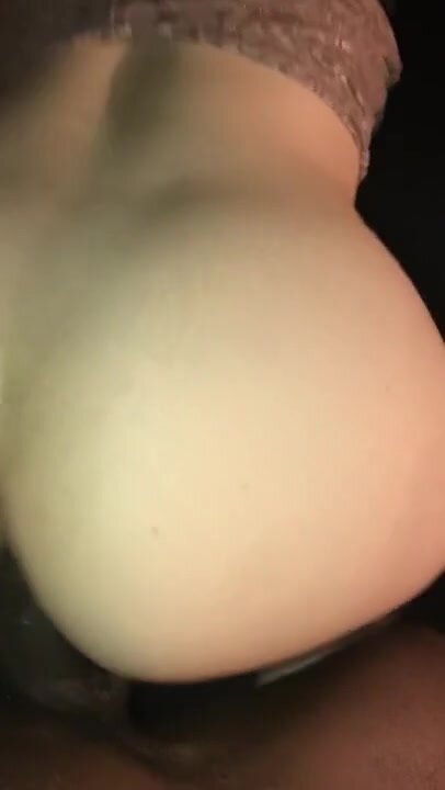 La moglie riceve lo sperma sul viso da un ragazzo cinese